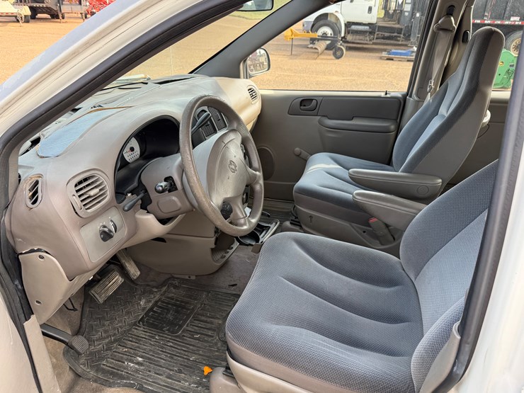 #7788-•-2003-dodge-minivan-image-13