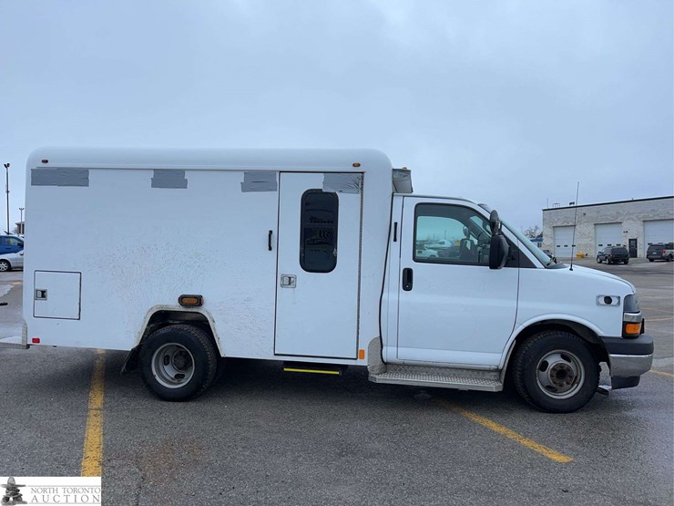 2017-chevrolet-express-g3500-image-8
