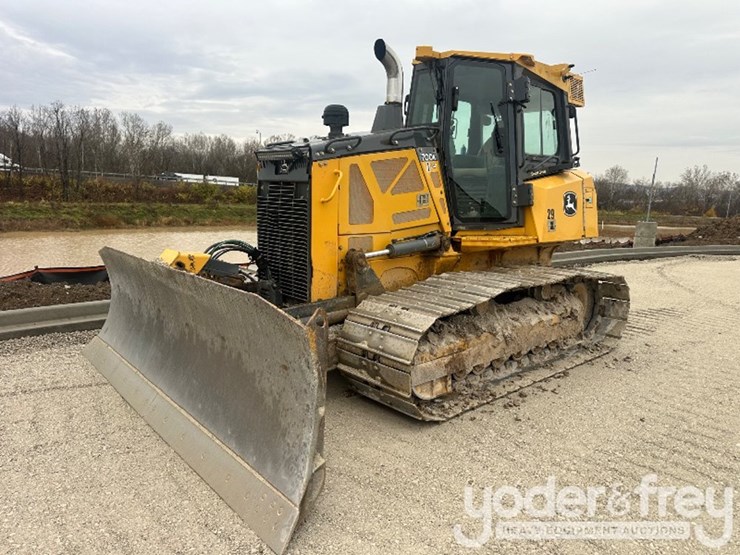 2016-deere-700k-lgp-image-1