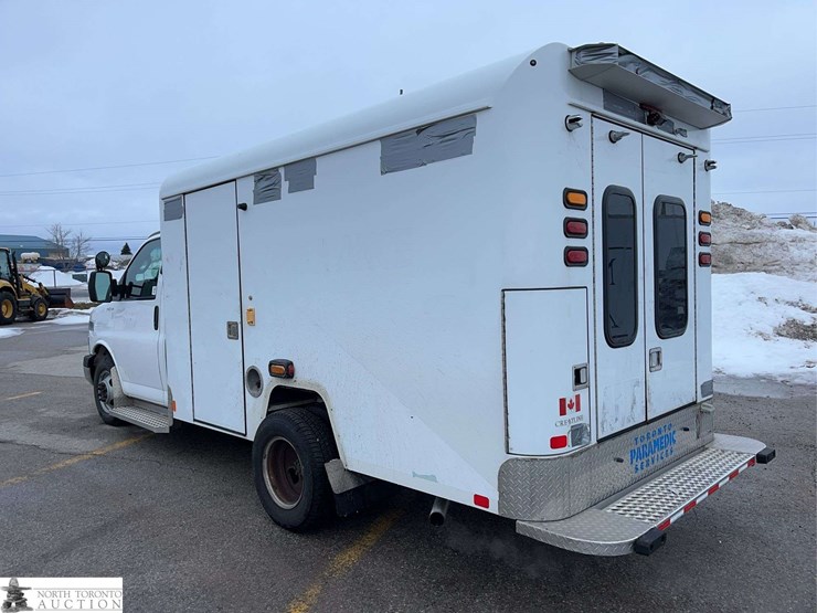 2016-chevrolet-express-g3500-image-2