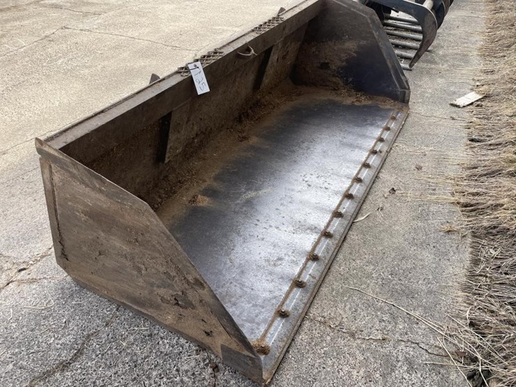 universal-attach-7'-bucket-image-2