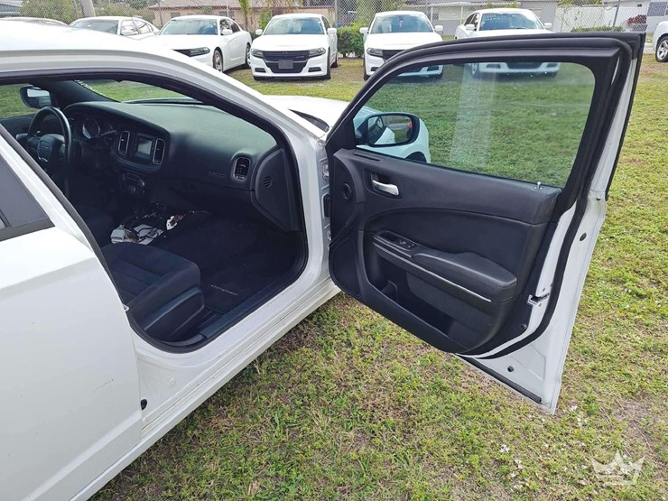 2015-dodge-charger-sedan-image-20