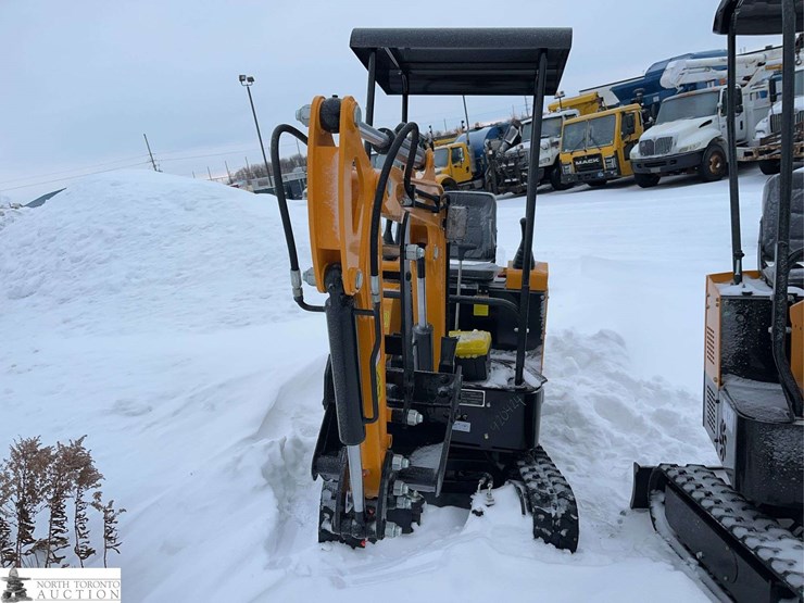 2026-unused-captok-ck15-mini-excavator-image-2