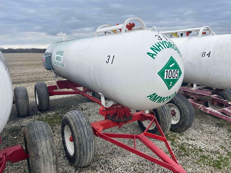 1000-gal.-nh3-tank-on-gear-#31-image-1