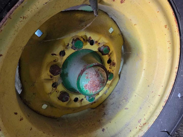 parker-gravity-wagon-on-gehl-running-gear-w/-roll-tarp-image-8