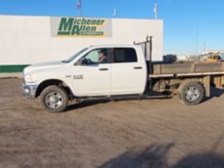 2015-dodge-3500-image-5