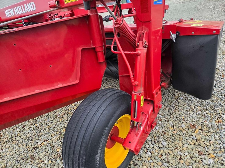 2020-new-holland-210-image-33