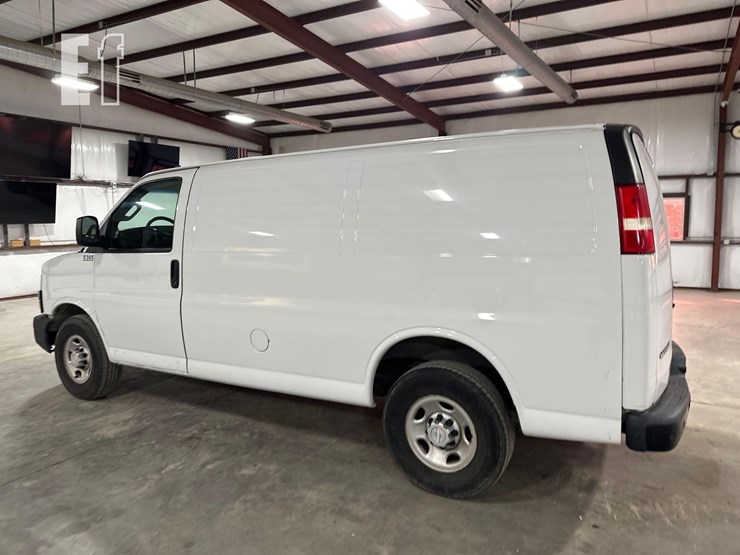 2018-chevrolet-express-2500-image-4