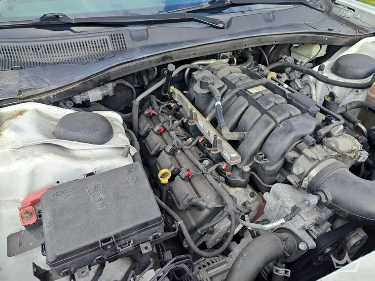 2017-dodge-charger-sedan-image-31