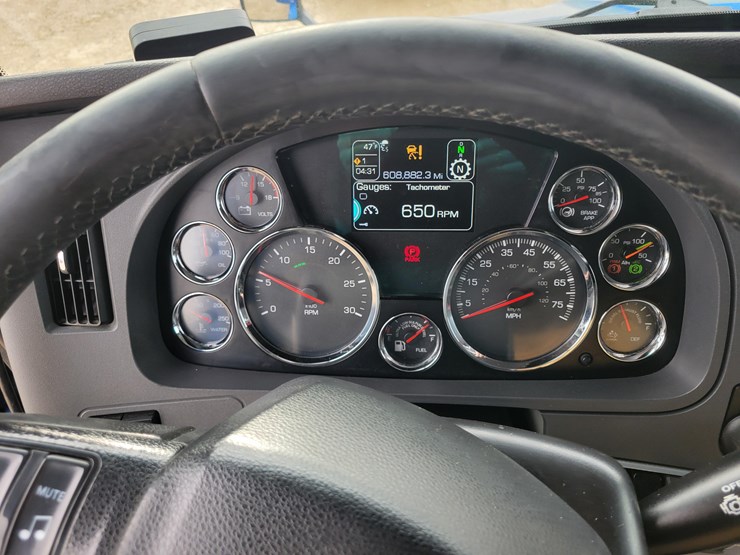 2020-kenworth-t680-image-37