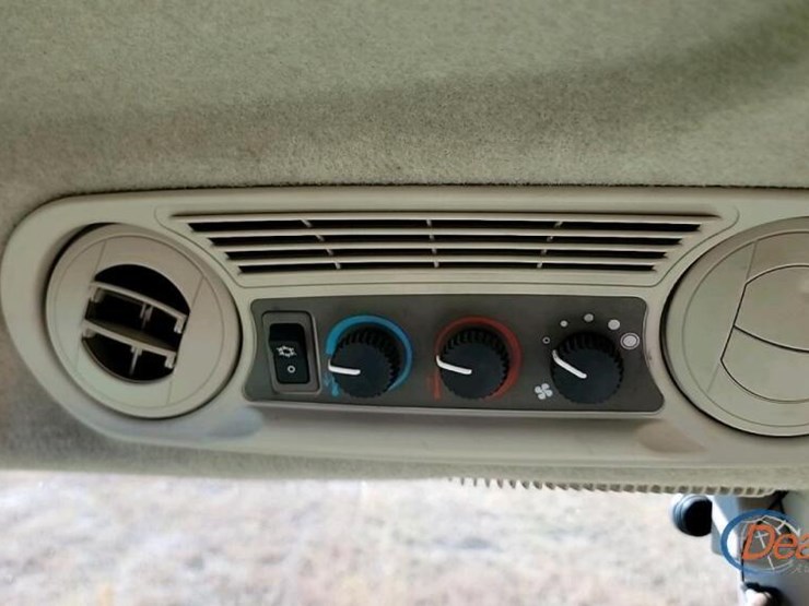 2015-john-deere-5075e-image-18