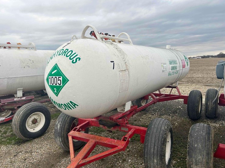 1000-gal.-nh3-tank-on-gear-#7-image-12