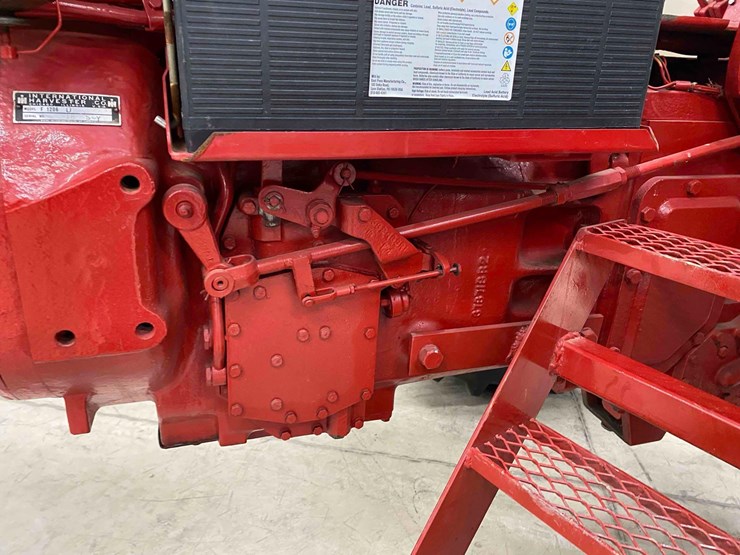 farmall-1206-open-station-restored-image-47