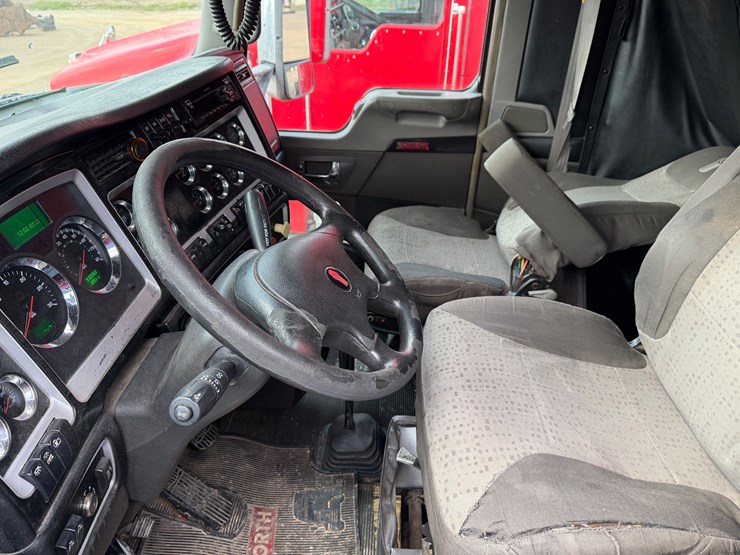 2014-kenworth-t660-image-10