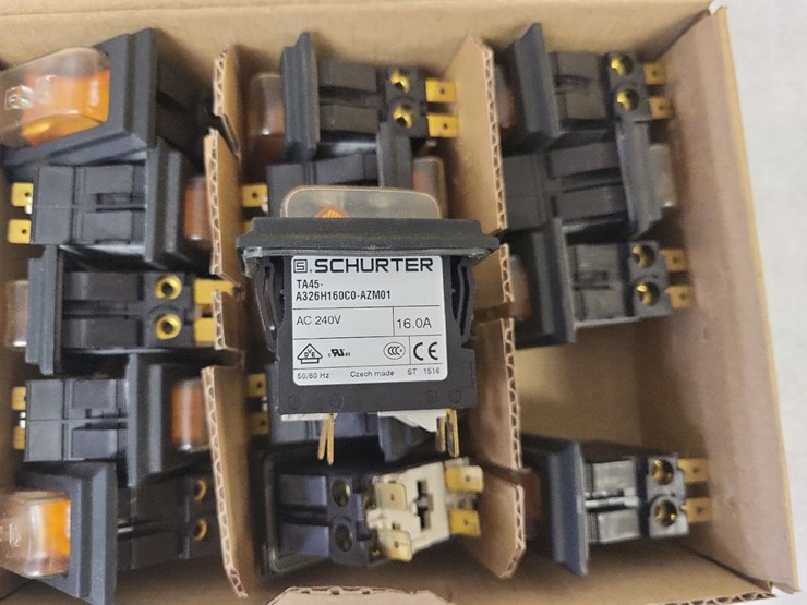 (15)-schurter-16-amp-240-volt-single-phase-breakers---tag-#1204-image-4