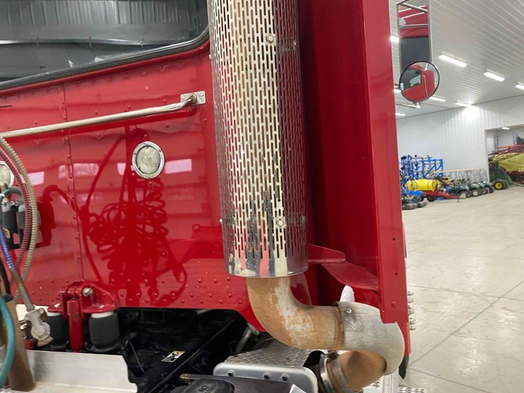 2014-peterbilt-365-image-25