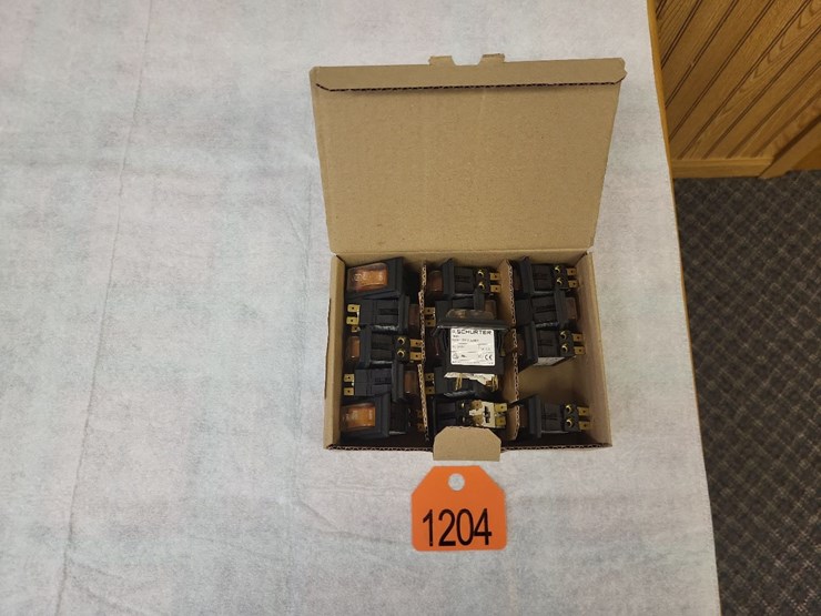 (15)-schurter-16-amp-240-volt-single-phase-breakers---tag-#1204-image-1