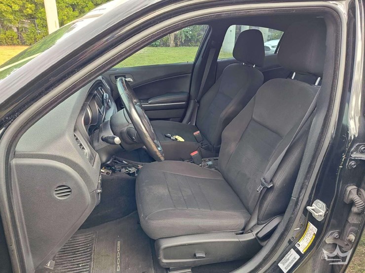 2015-dodge-charger-sedan-image-24