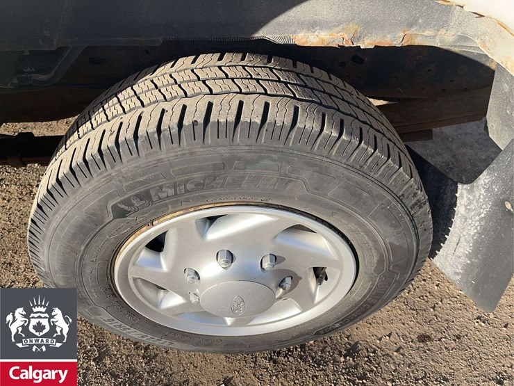 2011-ford-cargo-image-11