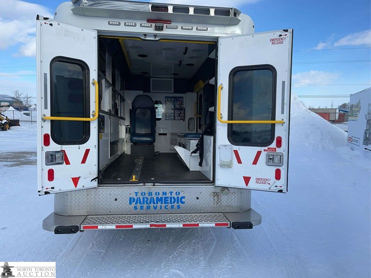 2016-chevrolet-express-s/a-ambulance-image-32