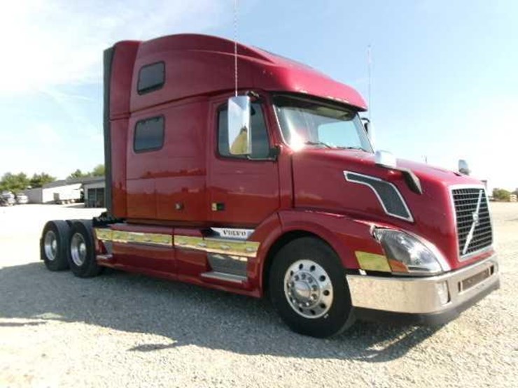 2014-volvo-vnl64t780-image-13