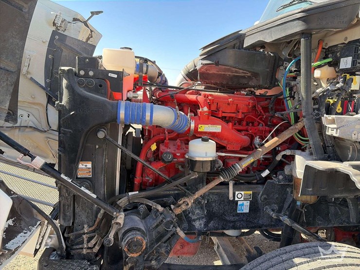 2013-peterbilt-567-image-8