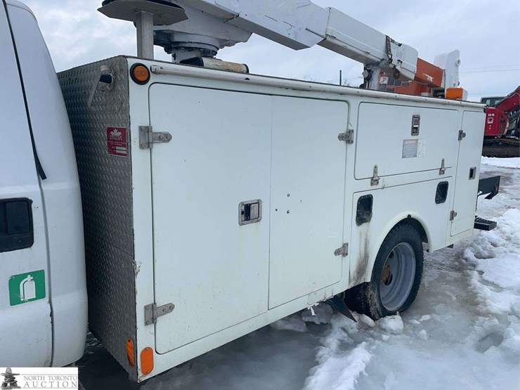 2006-ford-f550-image-41