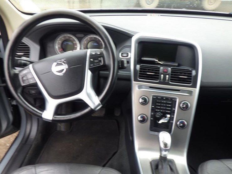 2013-volvo-xc60-image-9