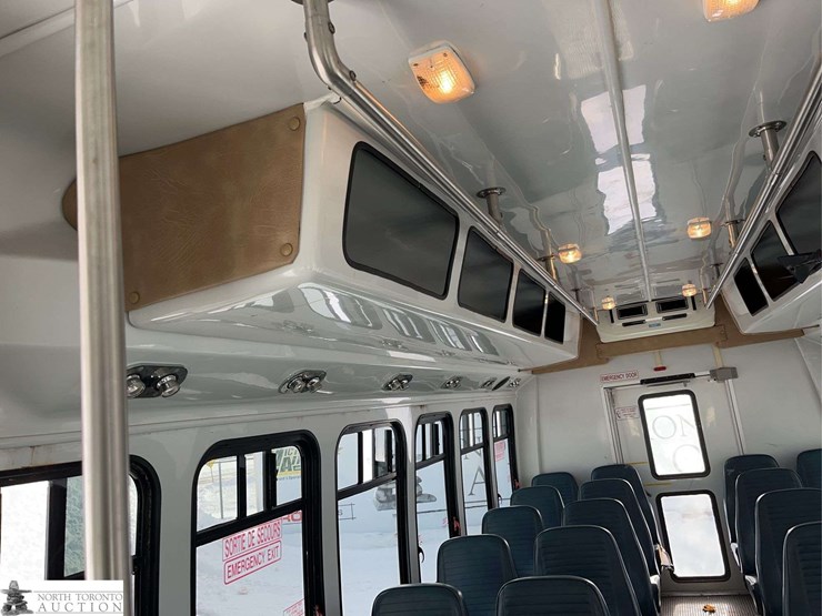 2005-ford-e-series-s/a-24-passenger-bus-image-34