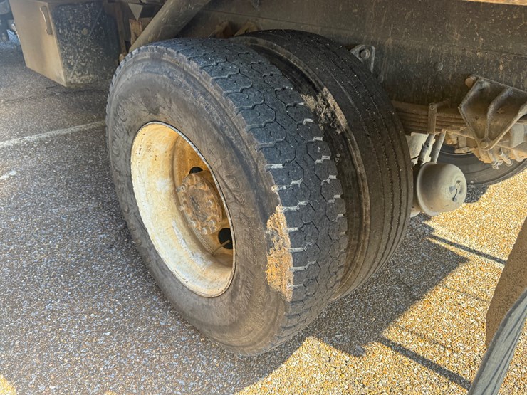 2018-international-durastar-4400-image-13