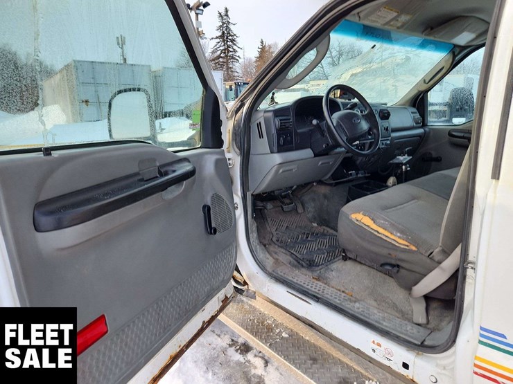 2006-ford-f550-image-11