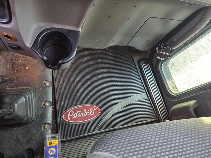 2013-peterbilt-388-image-70