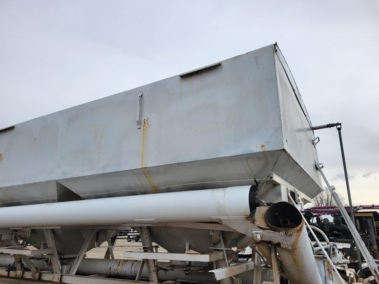 2003-b&b-step-deck-trailer-w/-10-ton-dry-fertilizer-tender-image-10