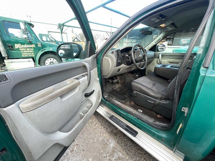 2011-chevrolet-1500-image-48