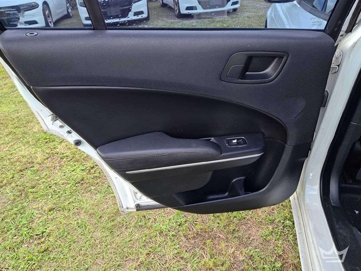 2018-dodge-charger-sedan-image-18