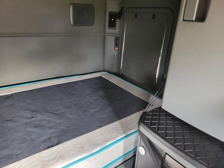 2020-kenworth-t680-image-31