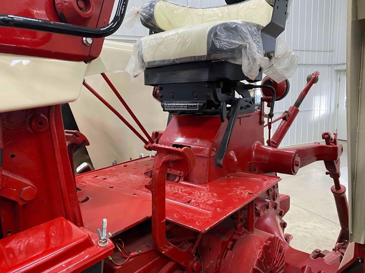 farmall-1206-open-station-restored-image-40