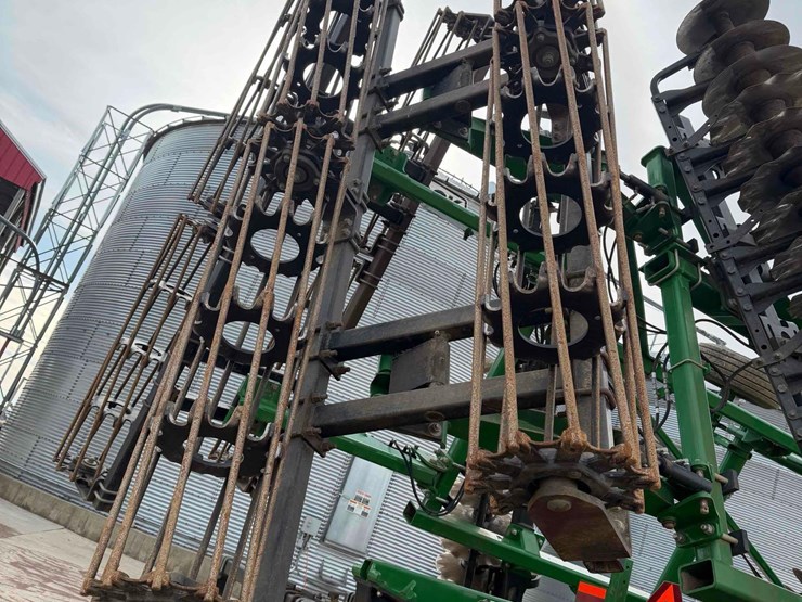 2013-john-deere-2623vt-image-17