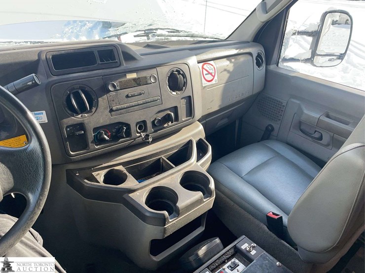 2014-ford-e-series-s/a-cube-van-image-17