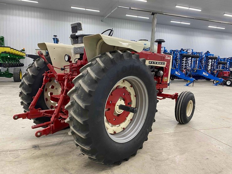 farmall-1206-open-station-restored-image-4