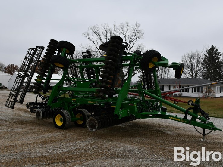 2020-john-deere-2660vt-image-3
