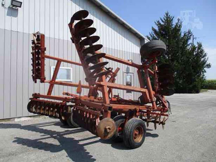 massey-ferguson-820-image-3