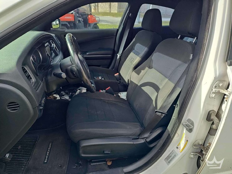 2015-dodge-charger-sedan-image-17