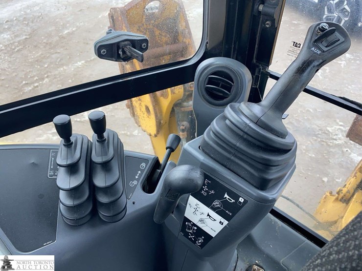 2019-caterpillar-420f2-it-image-27