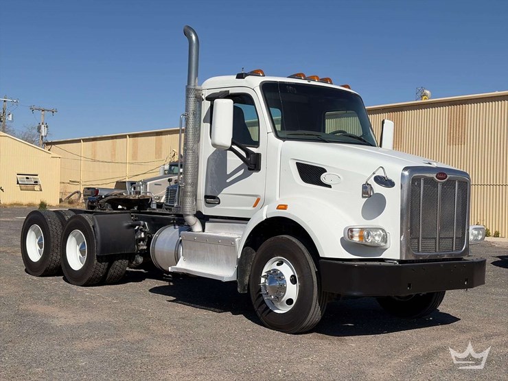 2013-peterbilt-567-image-2