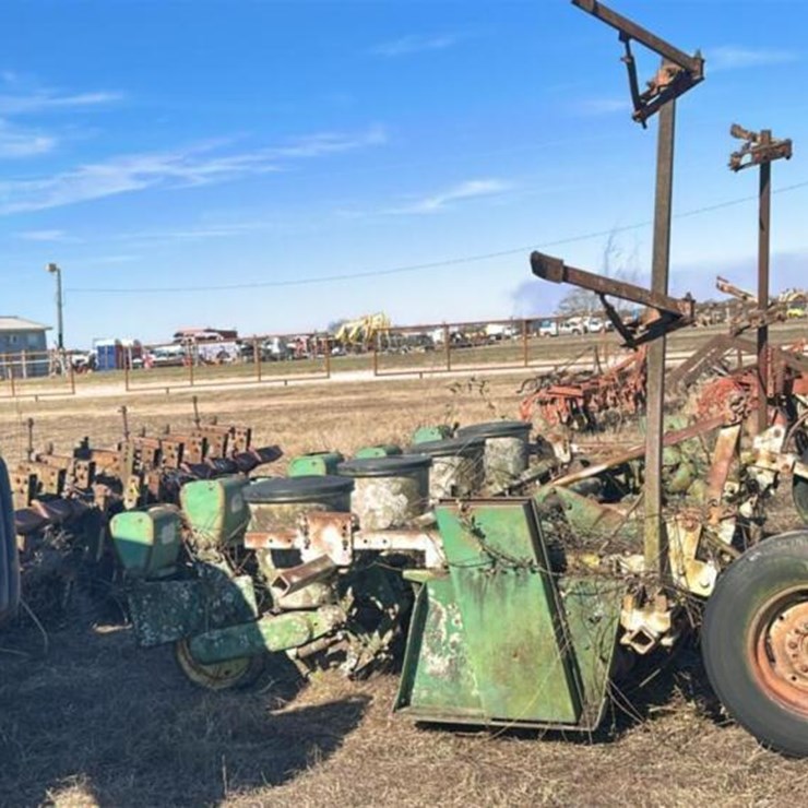 JOHN DEERE 4-ROW PLANTER AND TILLER