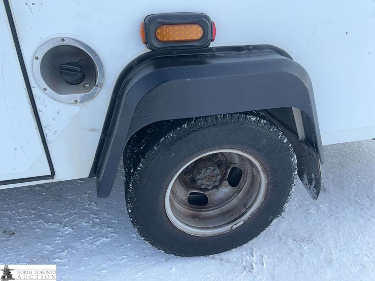 2016-chevrolet-express-s/a-ambulance-image-12