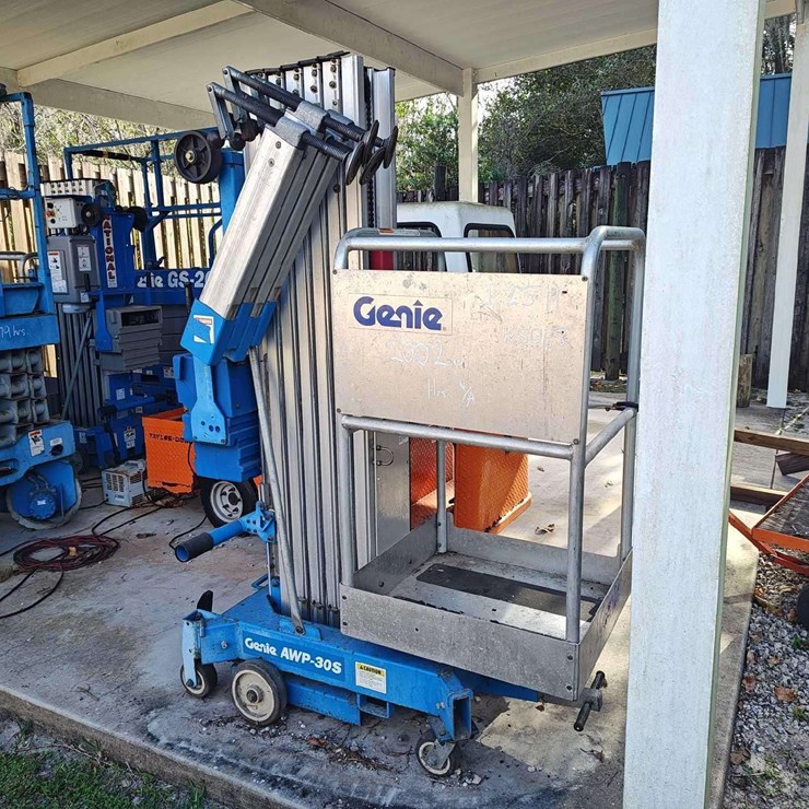 2002 GENIE AWP30S