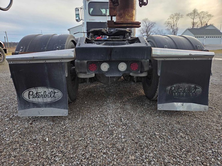 2013-peterbilt-388-image-16