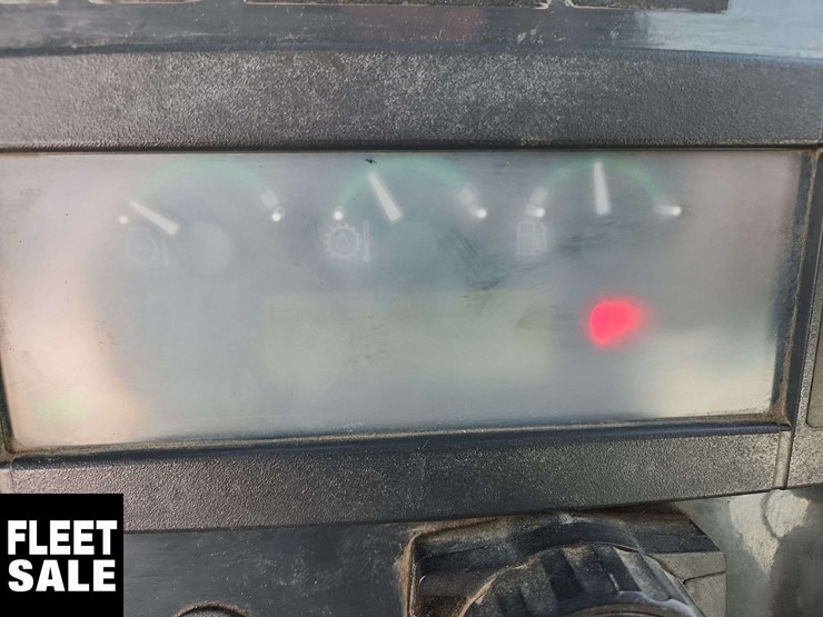 2015-deere-410l-image-17